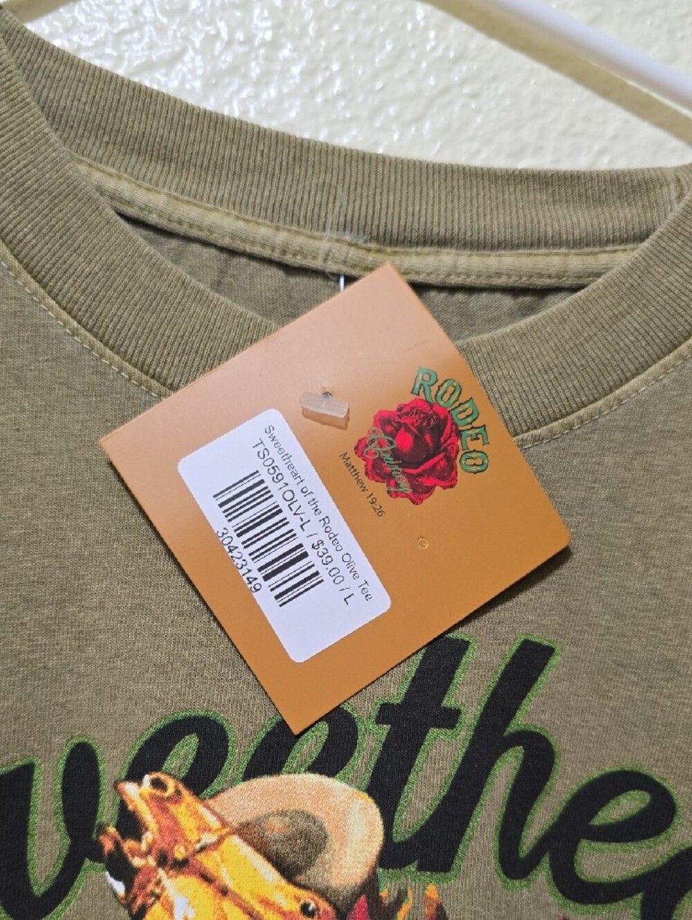 Rodeo Quincy  'Sweetheart of the Rodeo' Graphic Tee - Picture 2 of 3